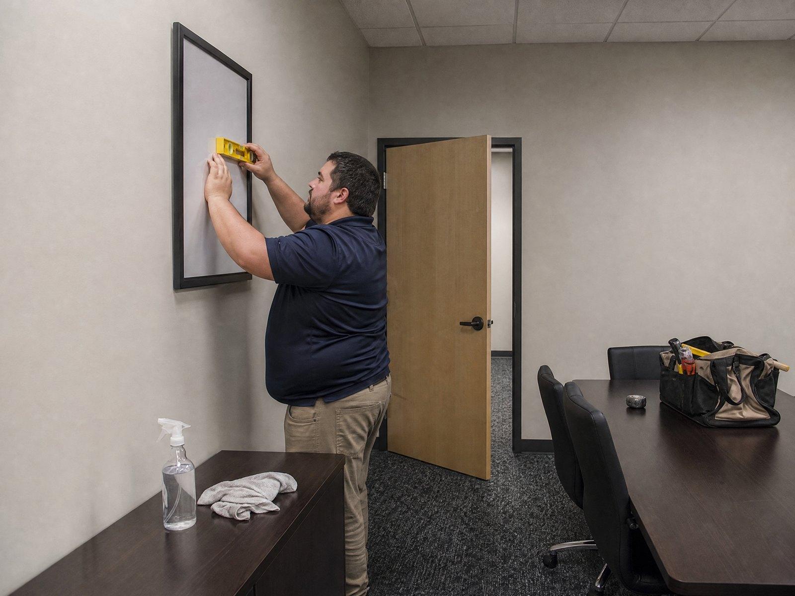 Mounting wall art with a level